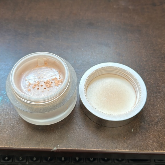 Jaclyn Cosmetics Luminous Powder in Brighten Up - Picture 3 of 4